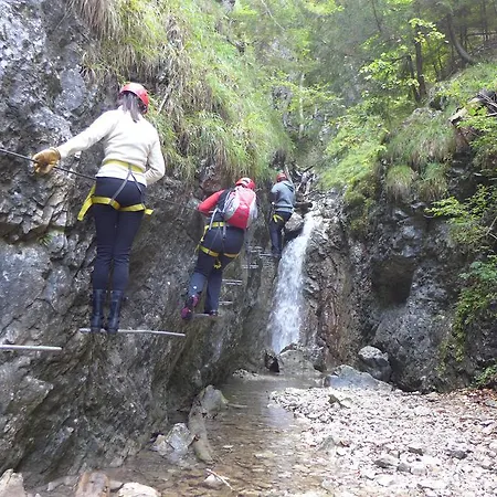 Penzión pre hostí Penzion-ranc U Trapera 2*